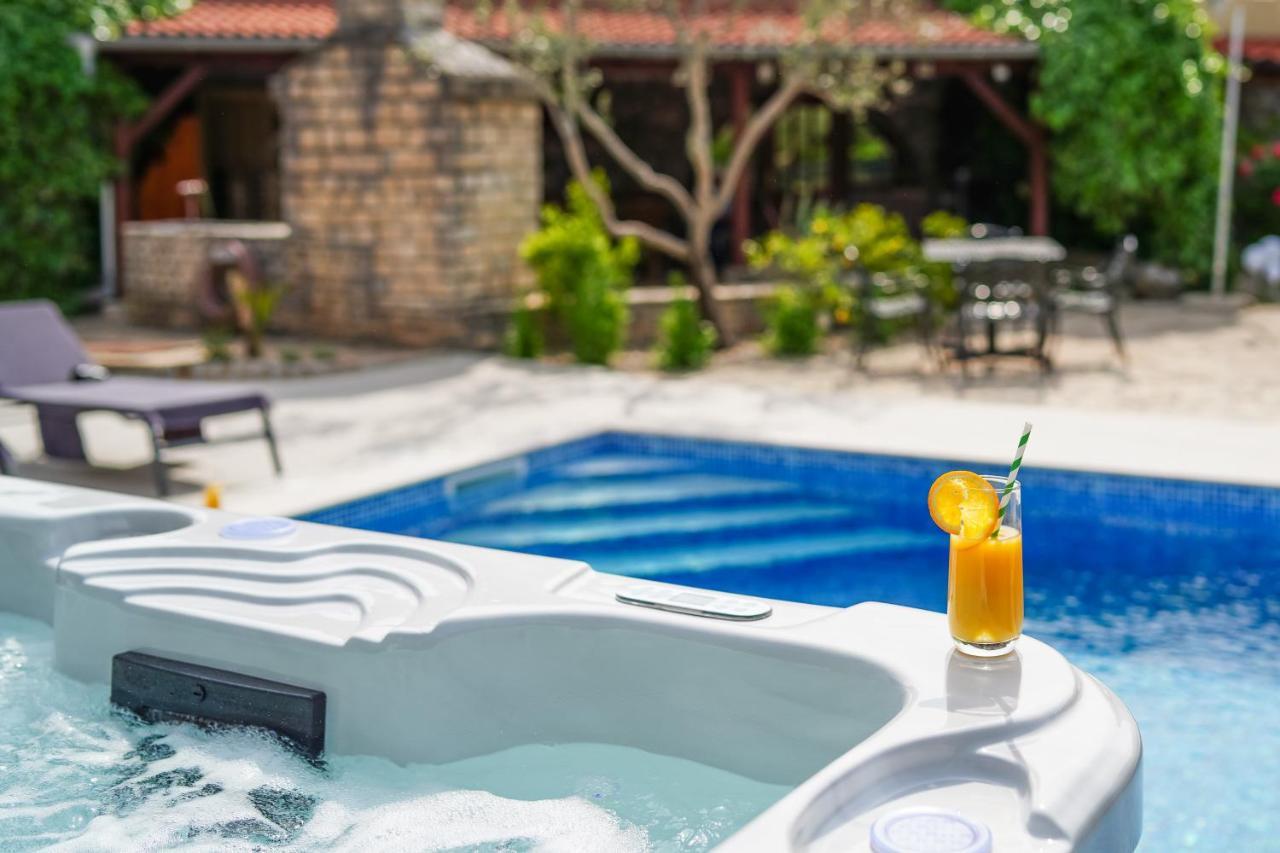 Stone Lady Holiday Home With Pool&Hot Tub,Sauna,Bbq,Garden Rasopasno 외부 사진