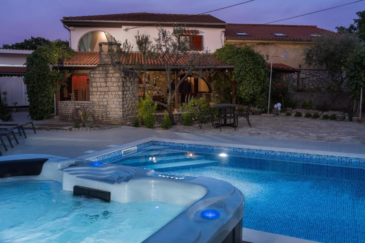 Stone Lady Holiday Home With Pool&Hot Tub,Sauna,Bbq,Garden Rasopasno 외부 사진