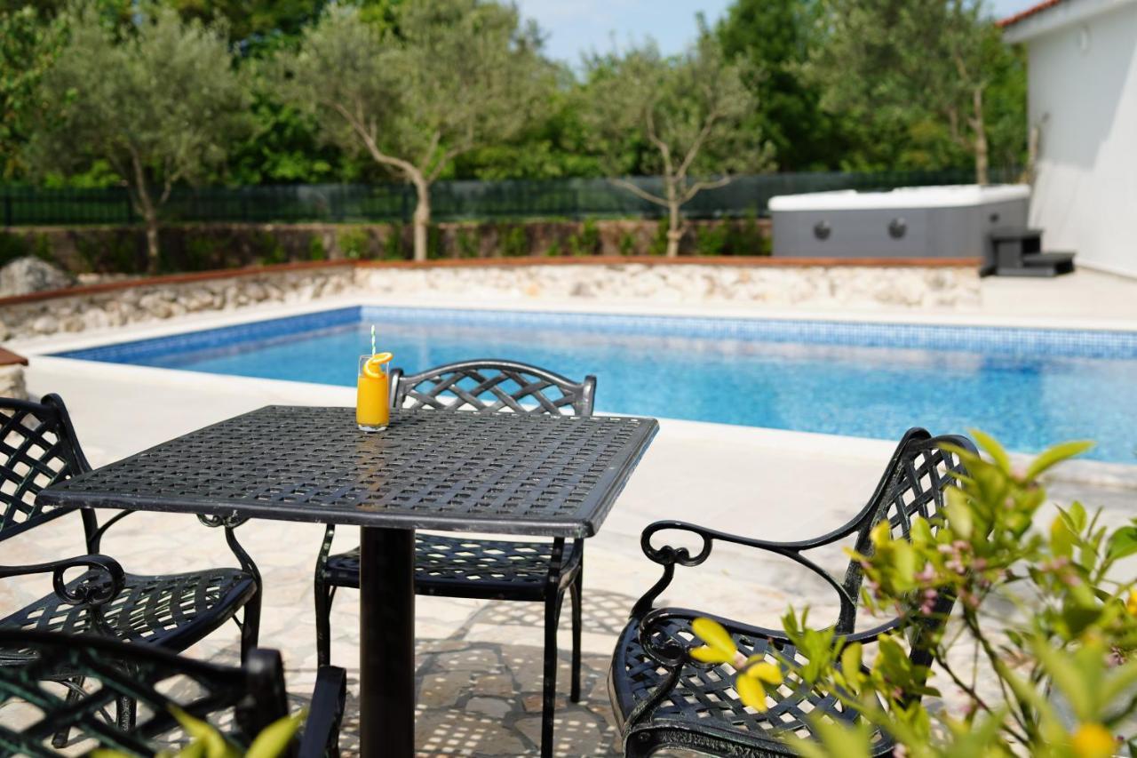 Stone Lady Holiday Home With Pool&Hot Tub,Sauna,Bbq,Garden Rasopasno 외부 사진